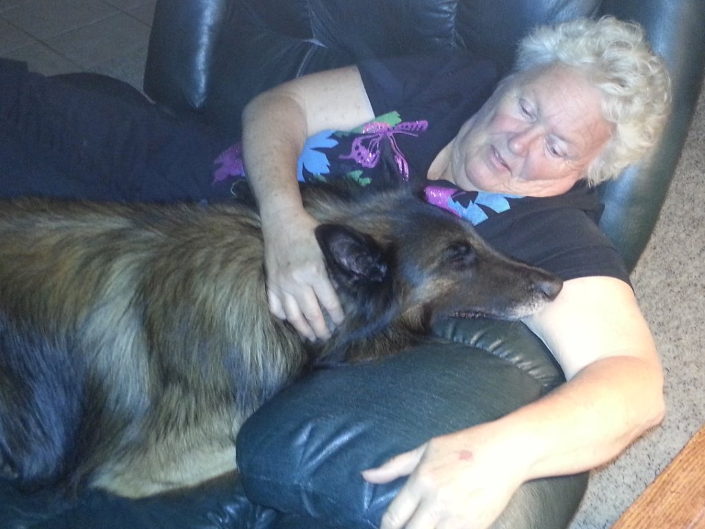 Sandy Shaw and Judge Snuggling